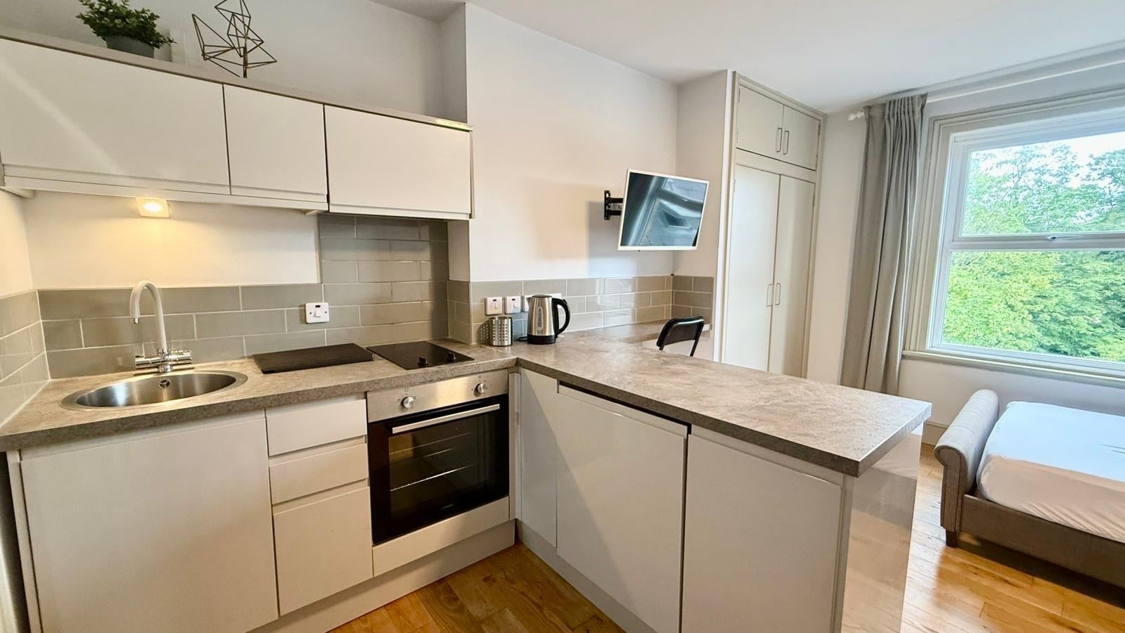 Flat Woodhurst Road in Birmingham