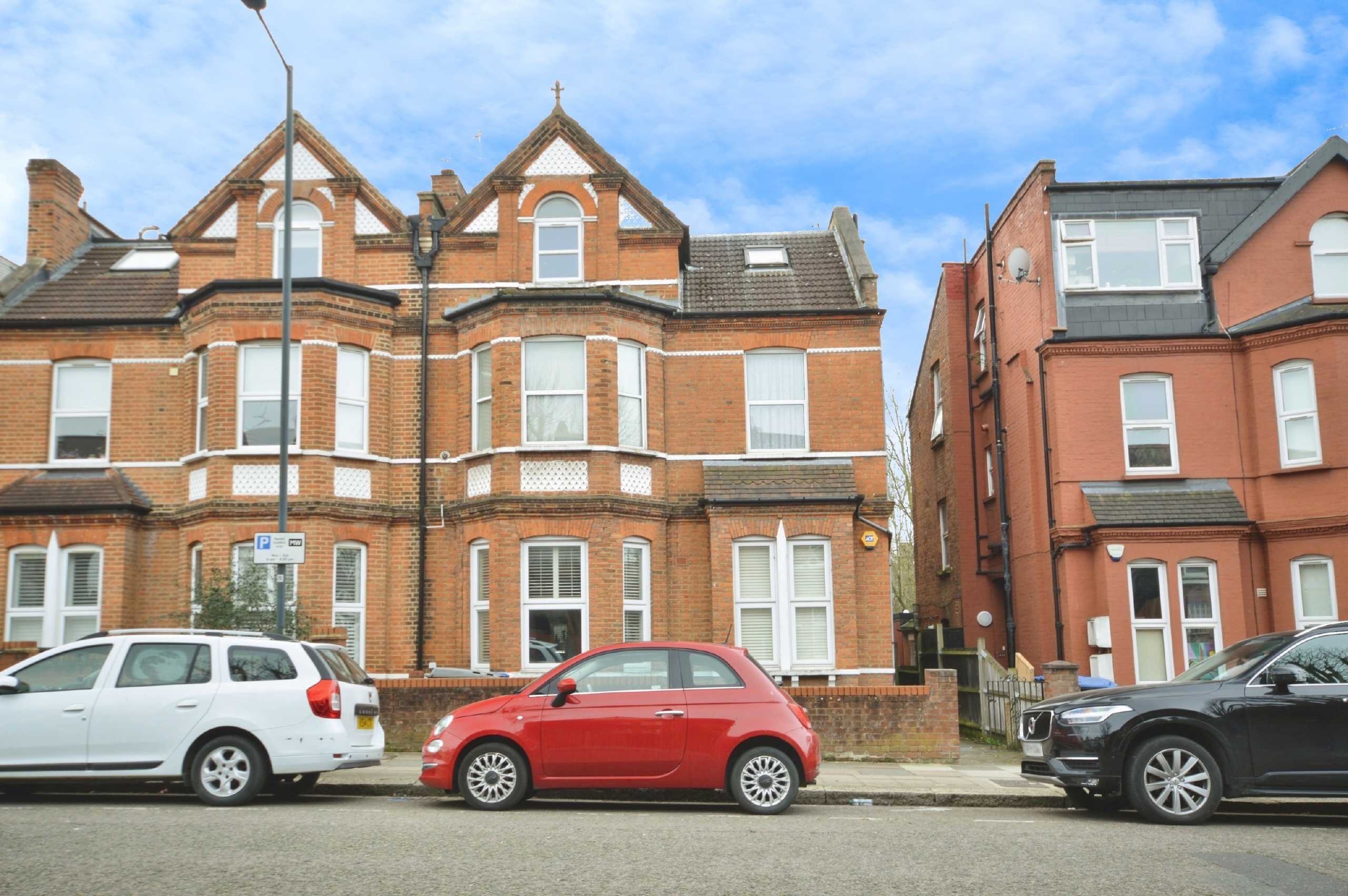 Flat St. Pauls Avenue in Greater London