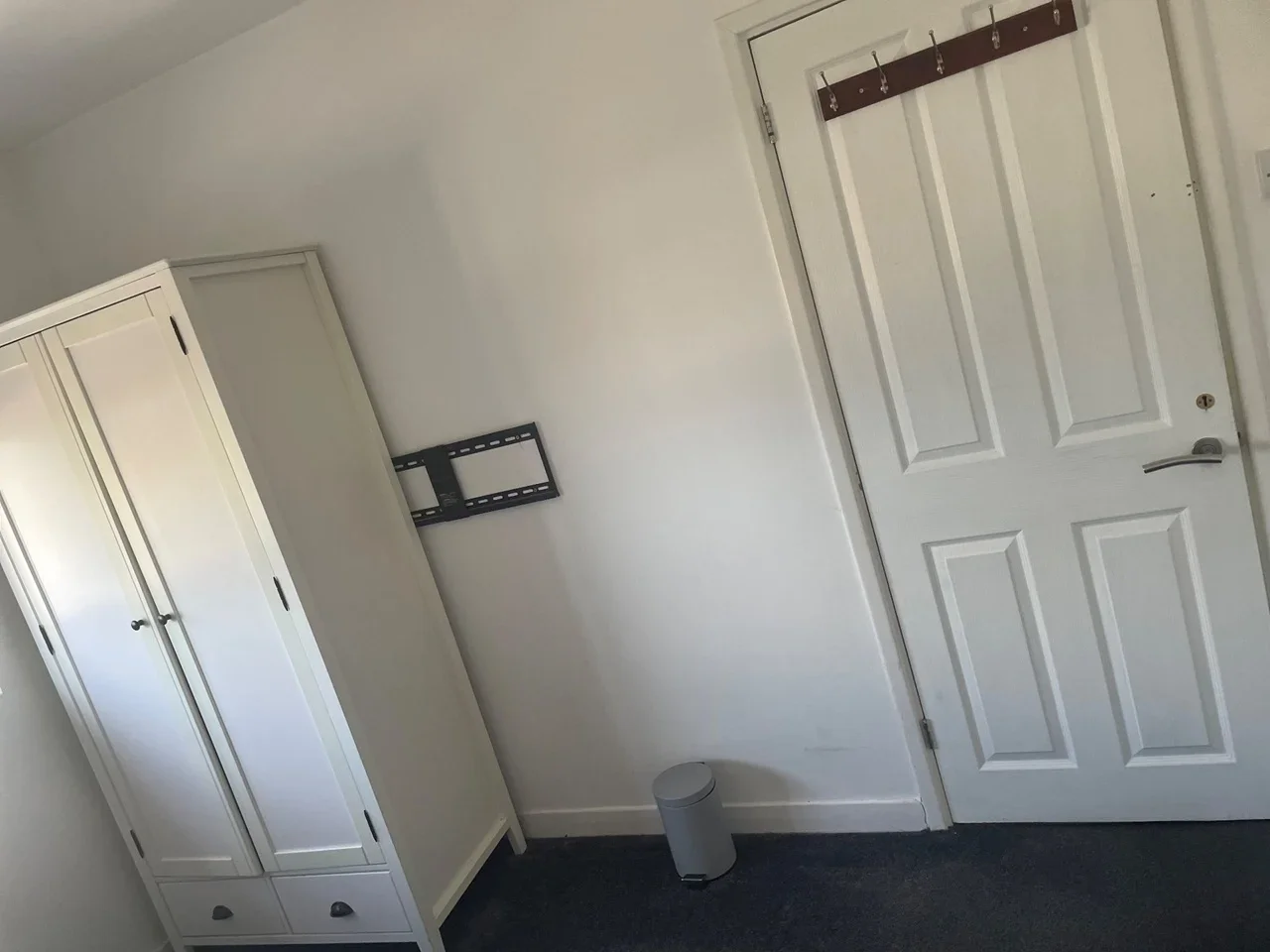 Room North Parade in Greater London