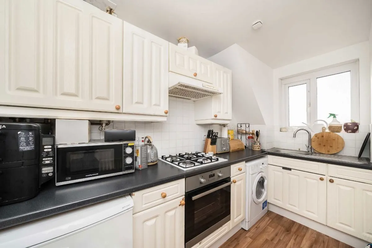 Flat Sir Cyril Black Way in Greater London