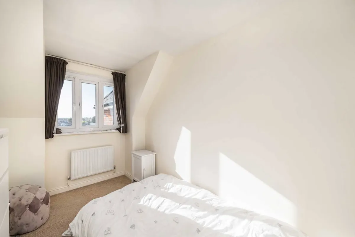 Flat Sir Cyril Black Way in Greater London