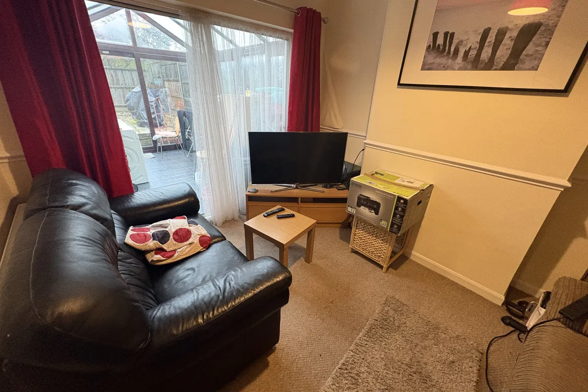 Room Delapre Crescent Road in Far Cotton