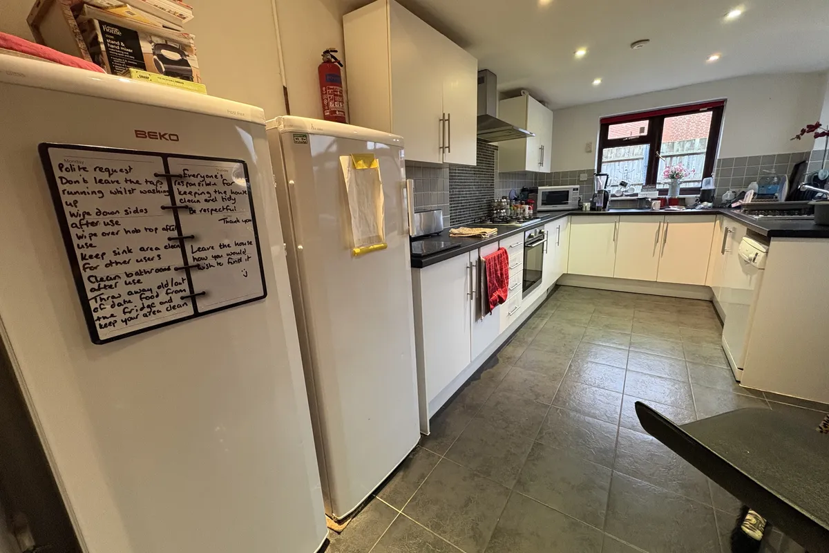 Room Delapre Crescent Road in Far Cotton