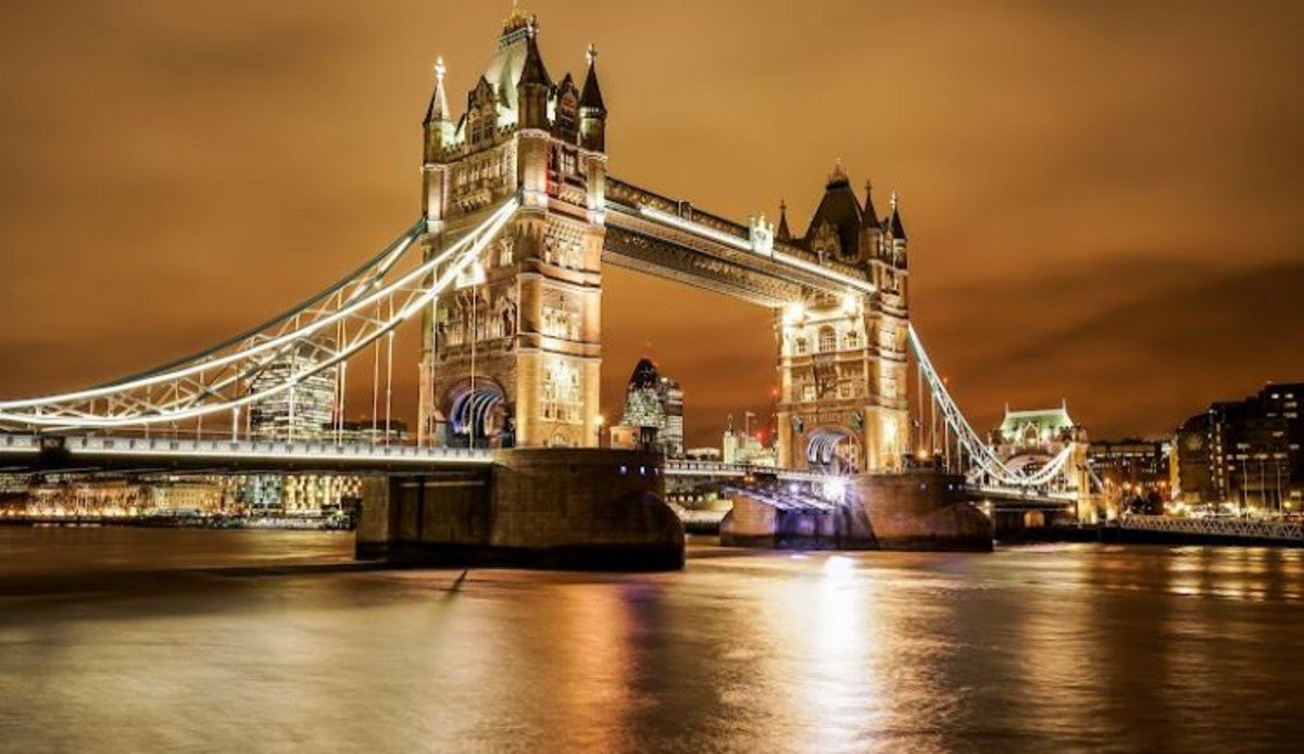 Flat Dock Street in Greater London