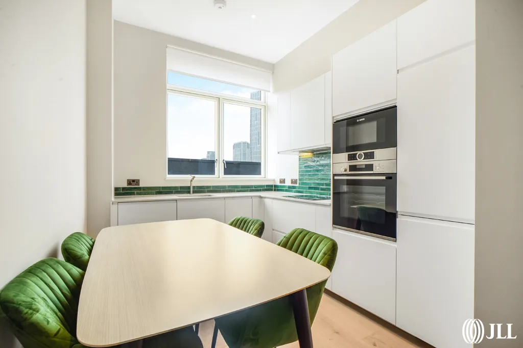 Flat Sugar House Lane in Greater London