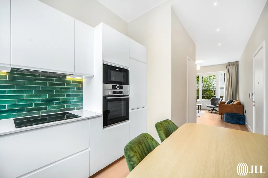 Flat Sugar House Lane in Greater London