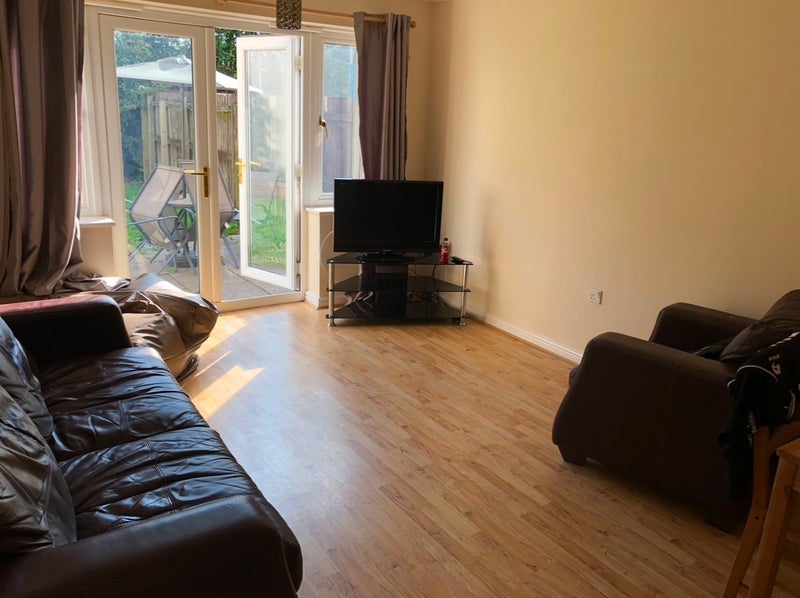 Room Bridgend Road in Aberkenfig
