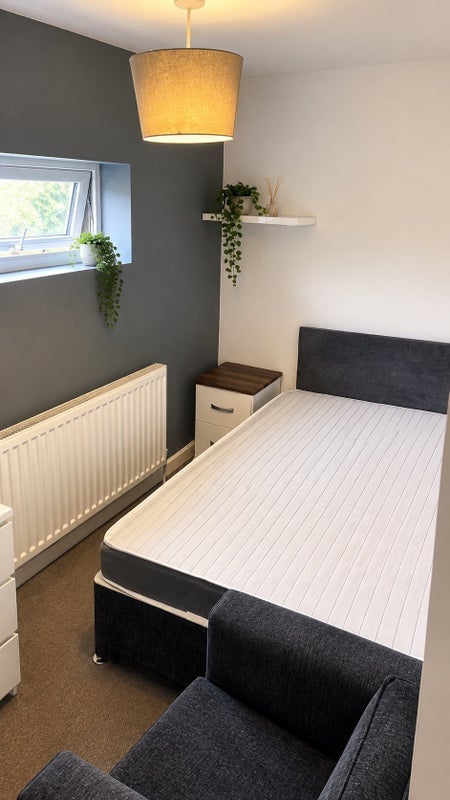 Room Bridgend Road in Aberkenfig
