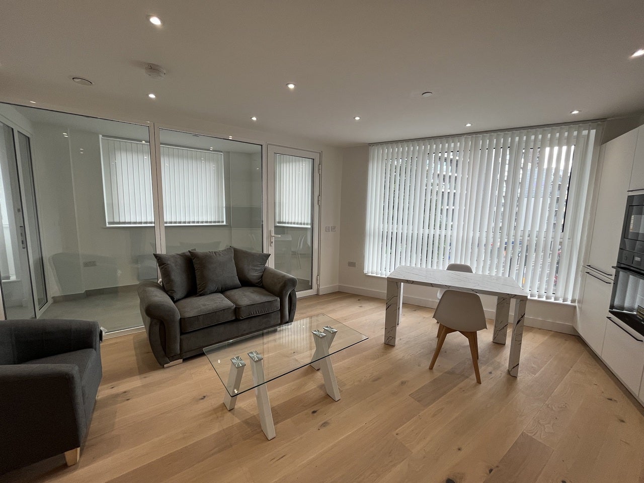 Flat Poplar High Street in Greater London