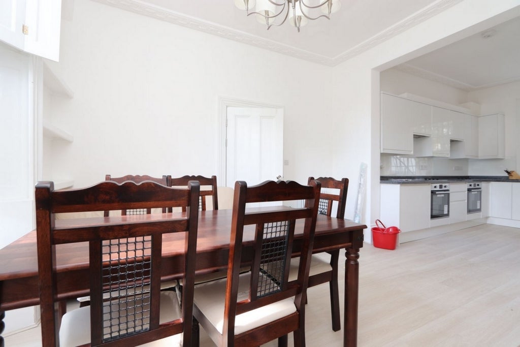 Room Globe Road in Greater London