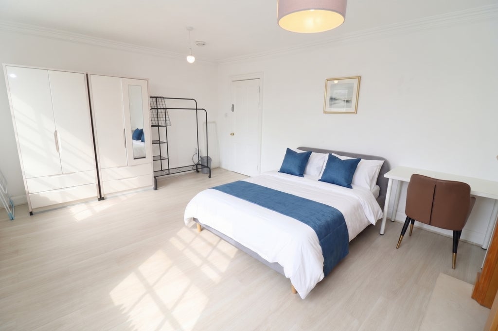 Room Globe Road in Greater London