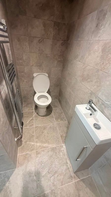 Room Manchester Road in Farnworth