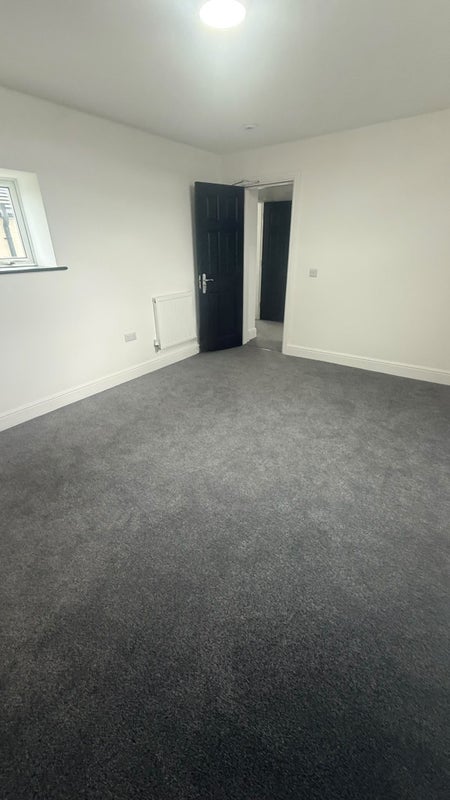 Room Manchester Road in Farnworth