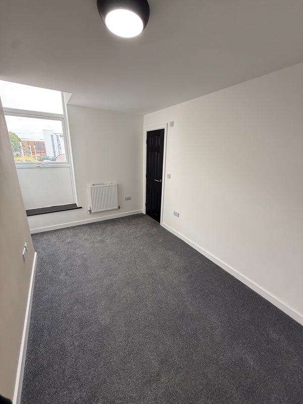 Room Manchester Road in Farnworth