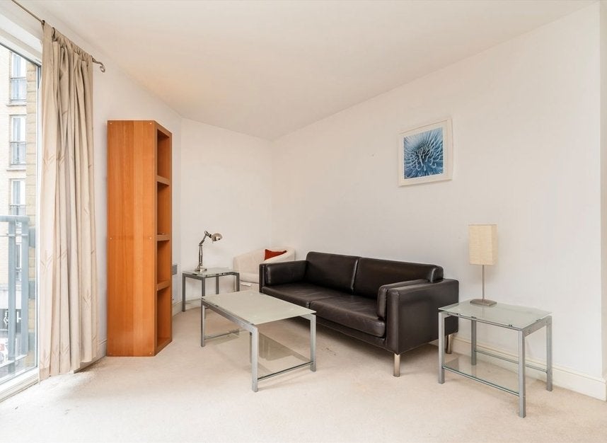 Flat Plumbers Row in Greater London