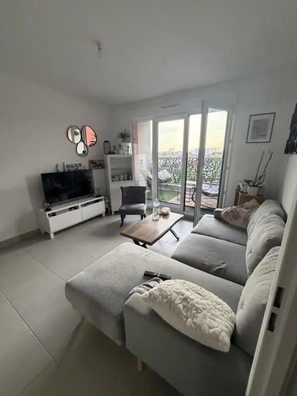 Flat Allée de la Flûte Enchantée in Lucé
