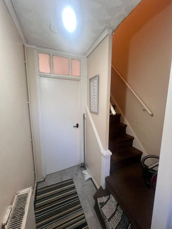 Room City Road in Greater London