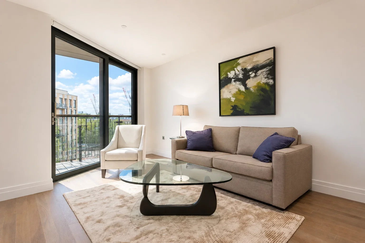 Flat Battersea Park Road in Greater London