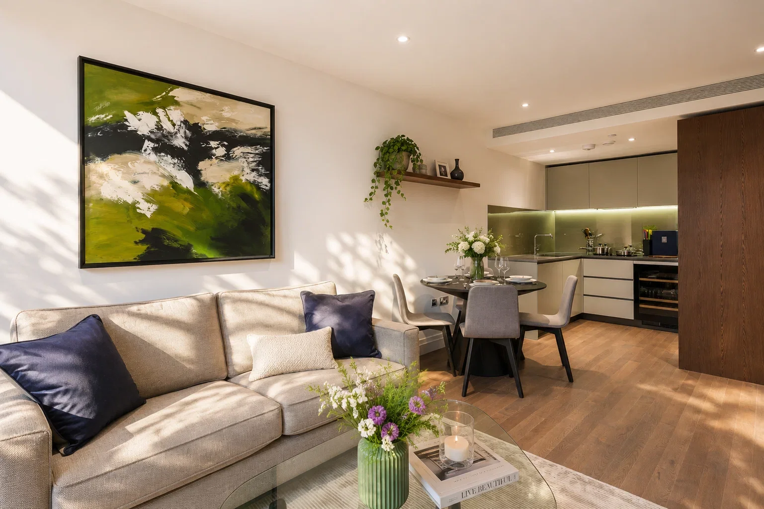 Flat Battersea Park Road in Greater London
