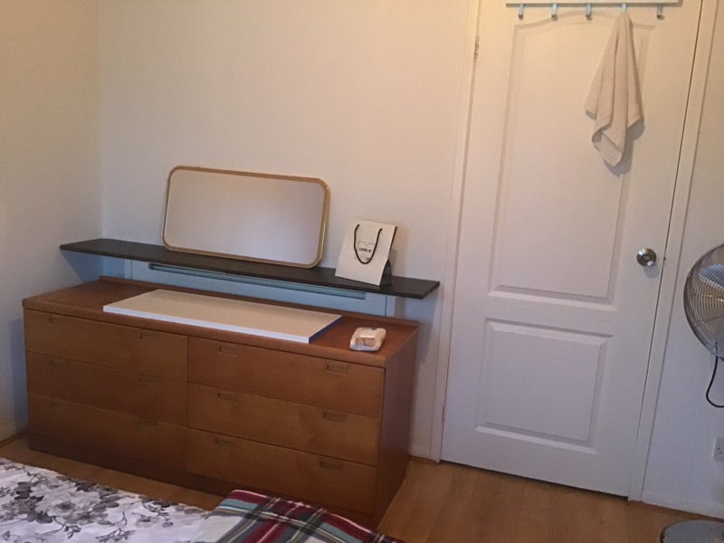Room Hood Close in Greater London