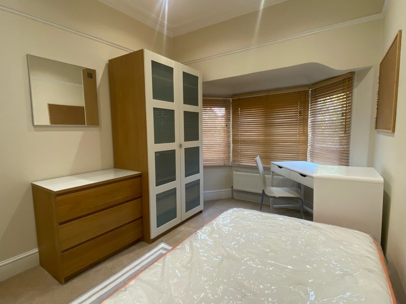 Room Powys Lane in Greater London