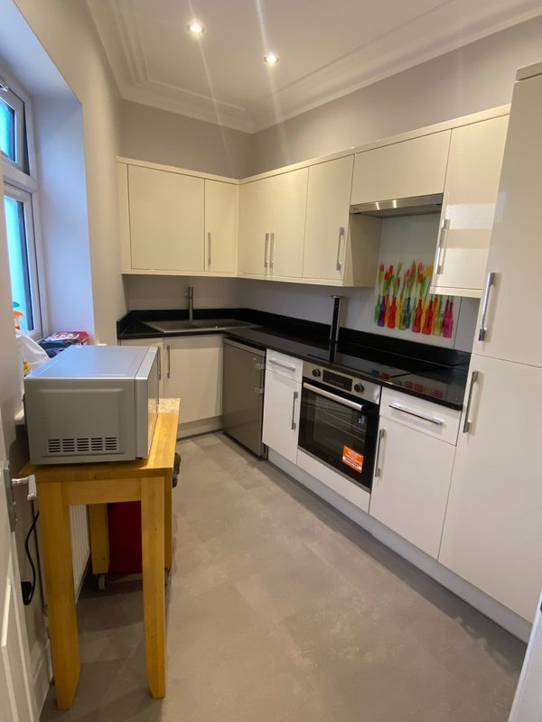 Room Powys Lane in Greater London