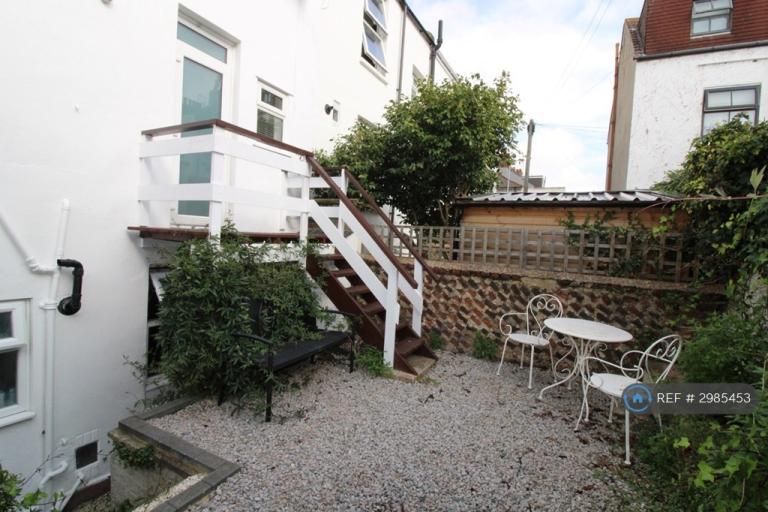 Flat Clarendon Road in Portslade by Sea