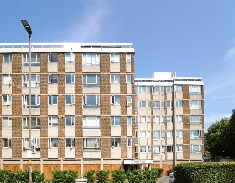 Flat Magdalen Road in Greater London