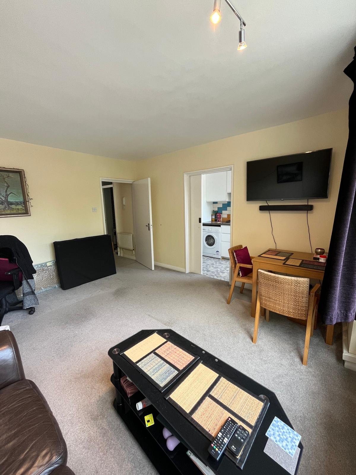 Flat Magdalen Road in Greater London