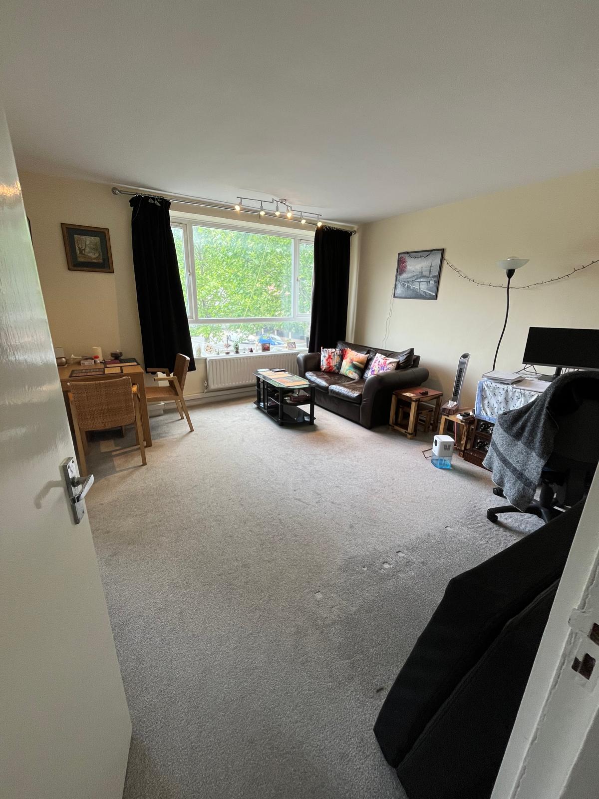 Flat Magdalen Road in Greater London