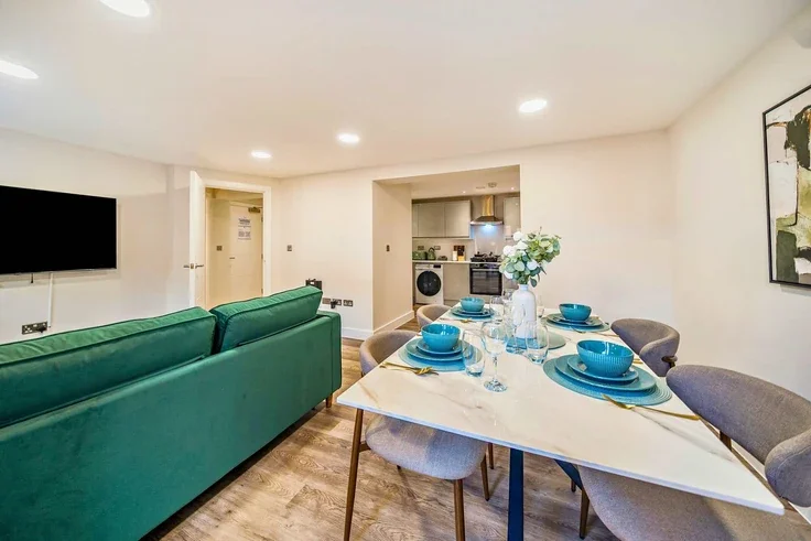 Flat Victoria Road in Rushmoor