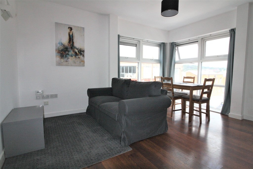 Flat Upper Allen Street in Sheffield