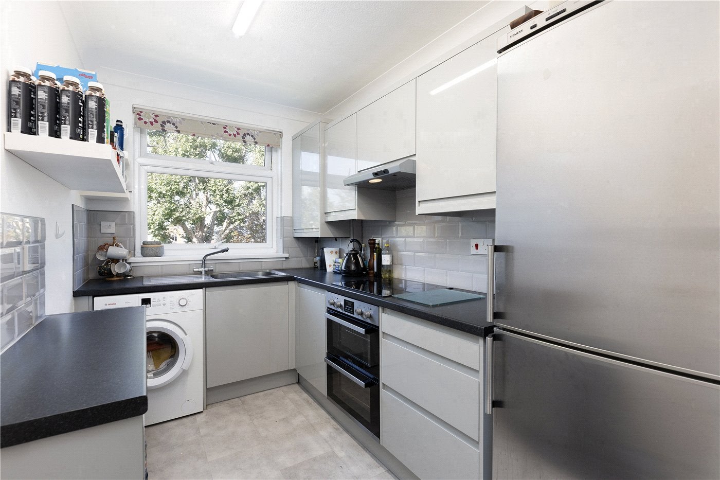 Flat Mercier Road in Greater London