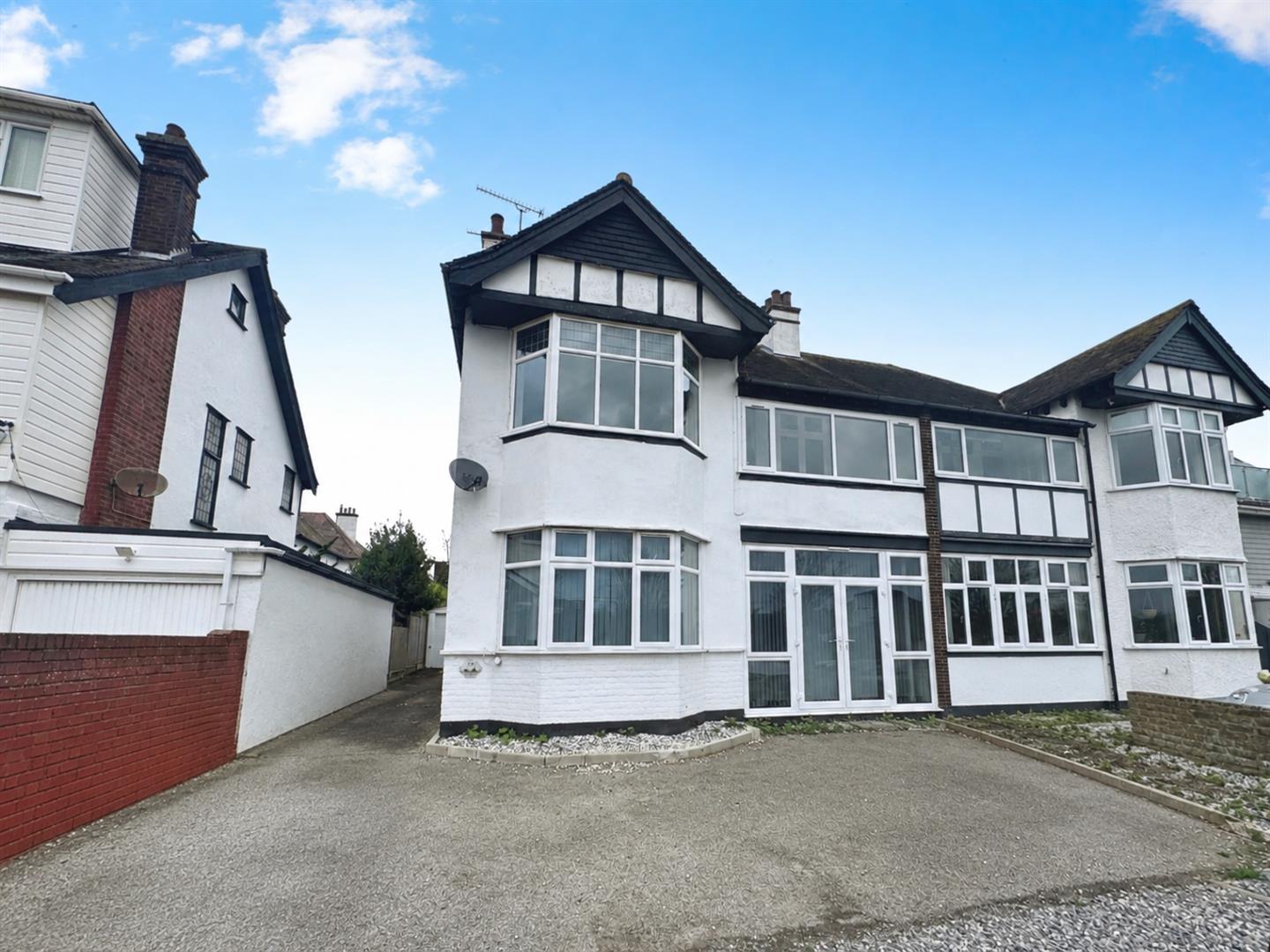 Flat The Ridgeway in Southend-on-Sea