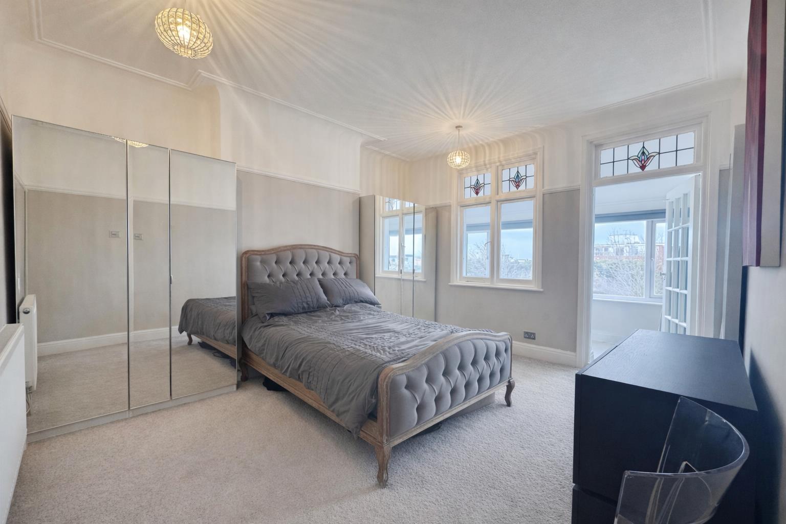 Flat The Ridgeway in Southend-on-Sea