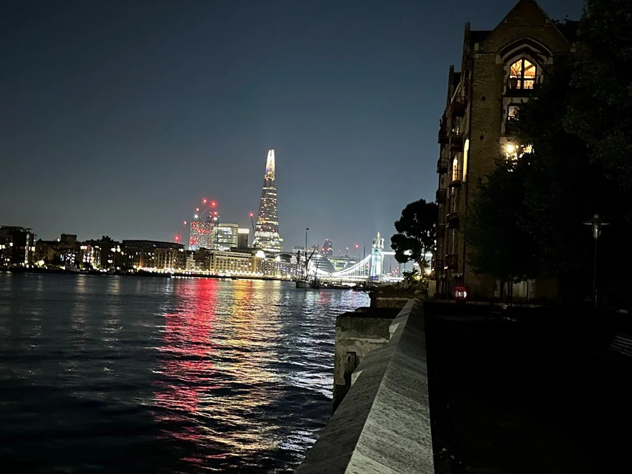 Flat Wapping High Street in Greater London