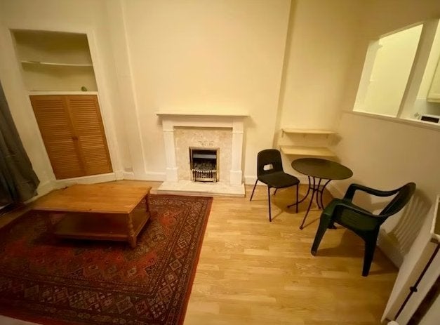 Flat Saughton Mains Gardens in City of Edinburgh