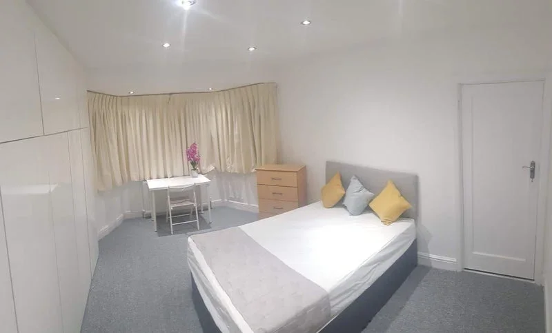 Room Beverley Drive in Greater London