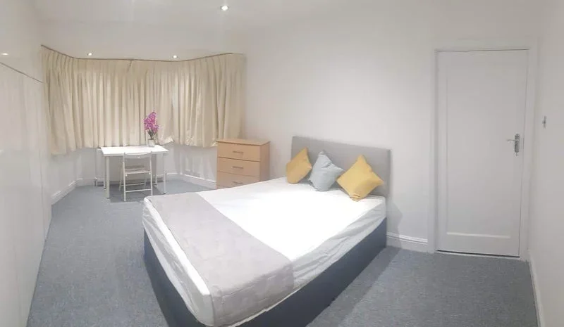 Room Beverley Drive in Greater London