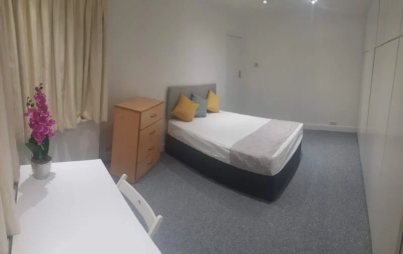 Room Beverley Drive in Greater London