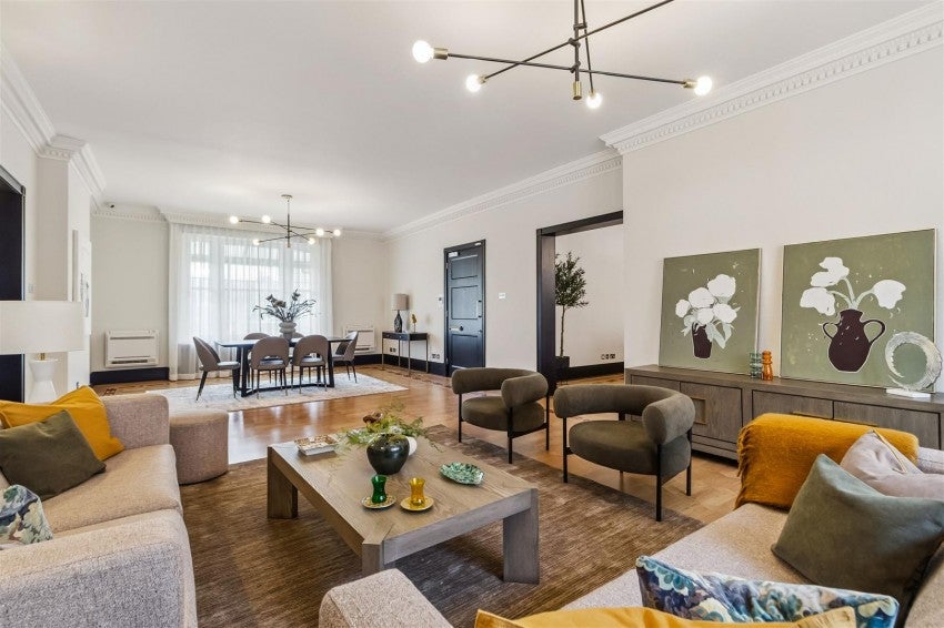 Flat Hans Road in Greater London