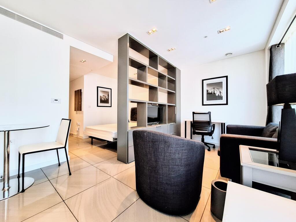 Flat Hampstead Road in Greater London