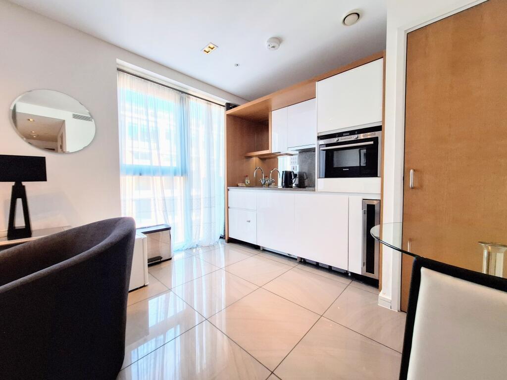 Flat Hampstead Road in Greater London
