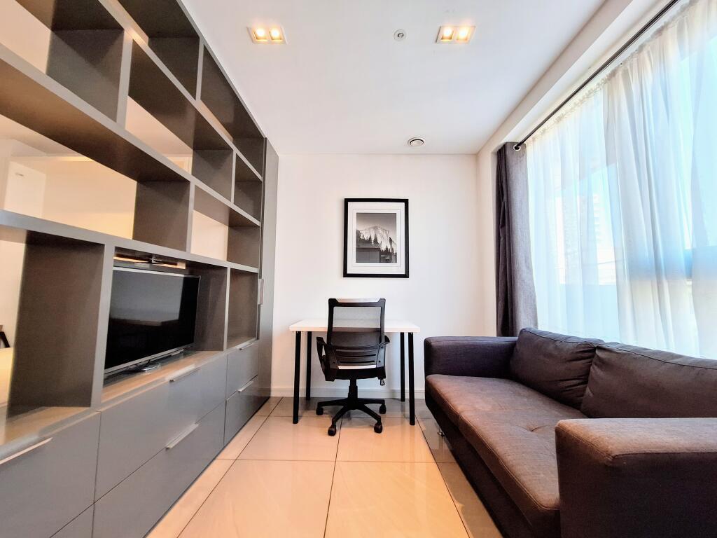 Flat Hampstead Road in Greater London