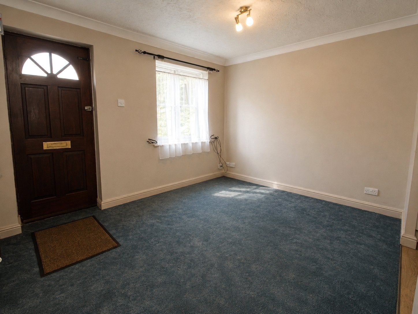 Flat Waterside Court in East Hampshire