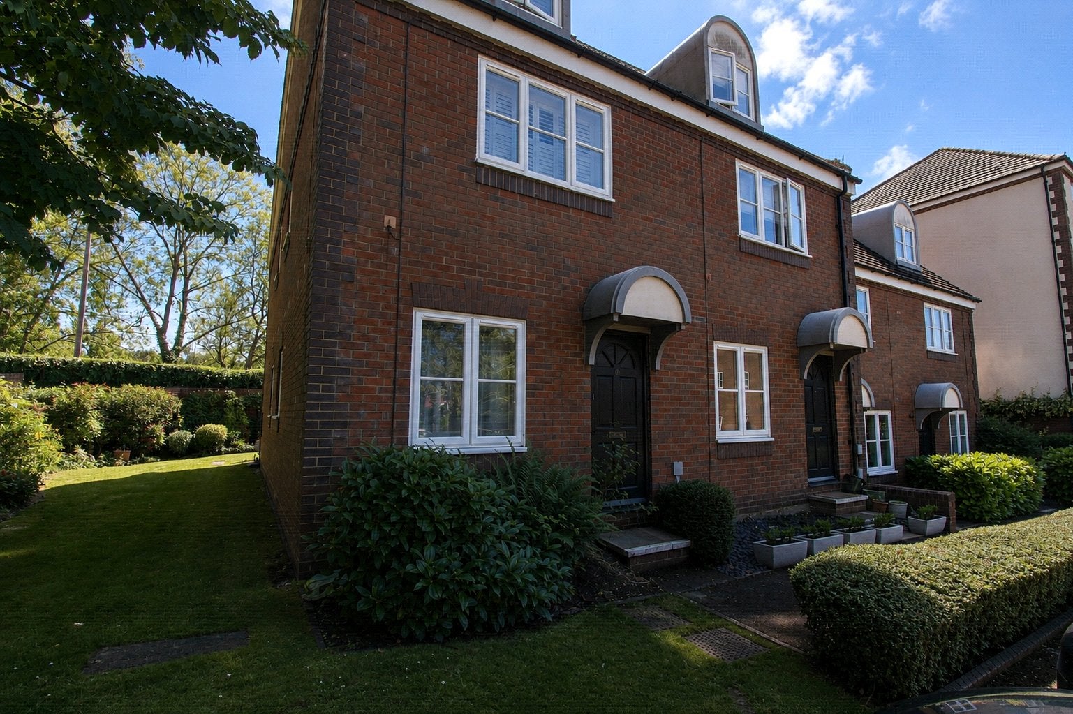 Flat Waterside Court in East Hampshire