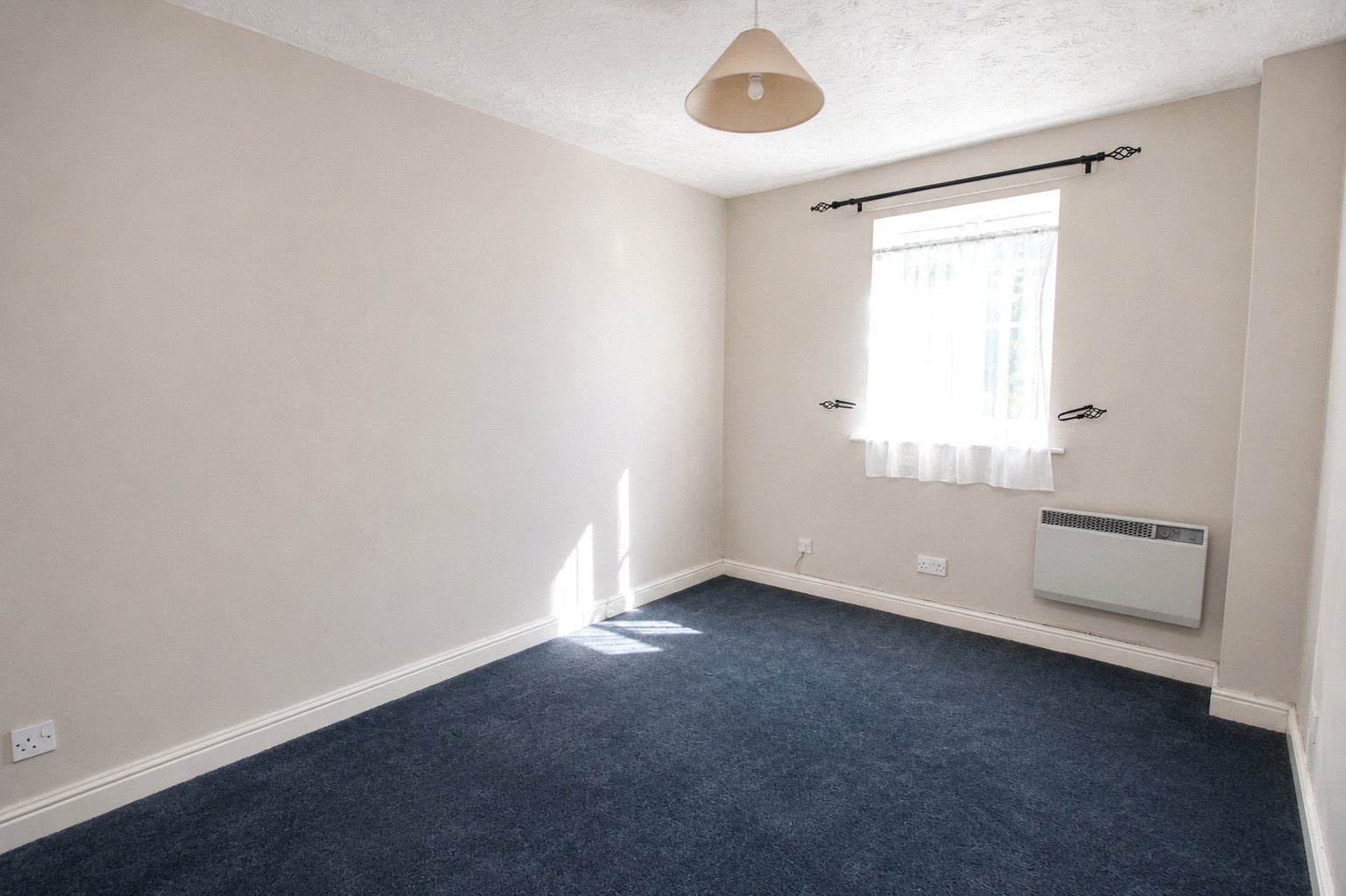 Flat Waterside Court in East Hampshire