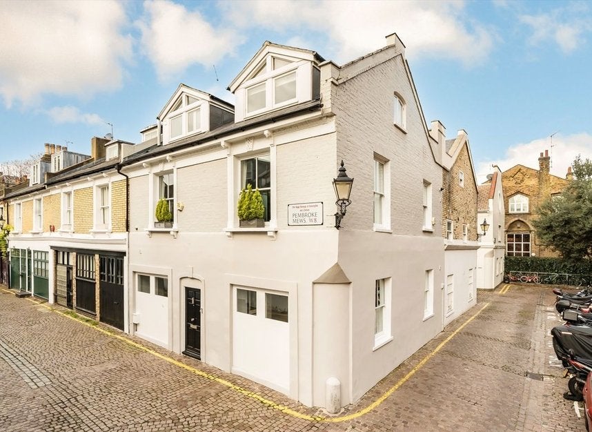 House Pembroke Mews in Greater London