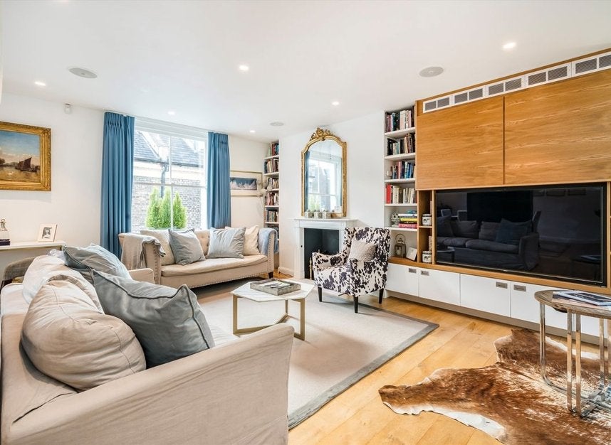 House Pembroke Mews in Greater London