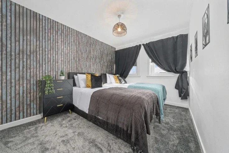 House Orbiston Square in Bellshill